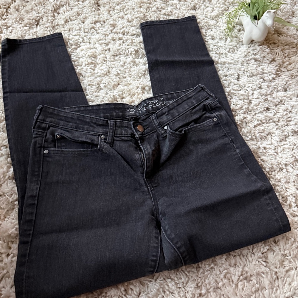 Chic GAP Women's Dark Gray black denim, comfortable stretchy, casual Skinny Jean